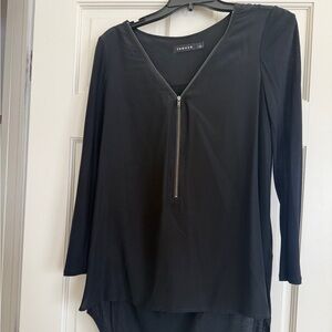Trouve black vneck top longer in back